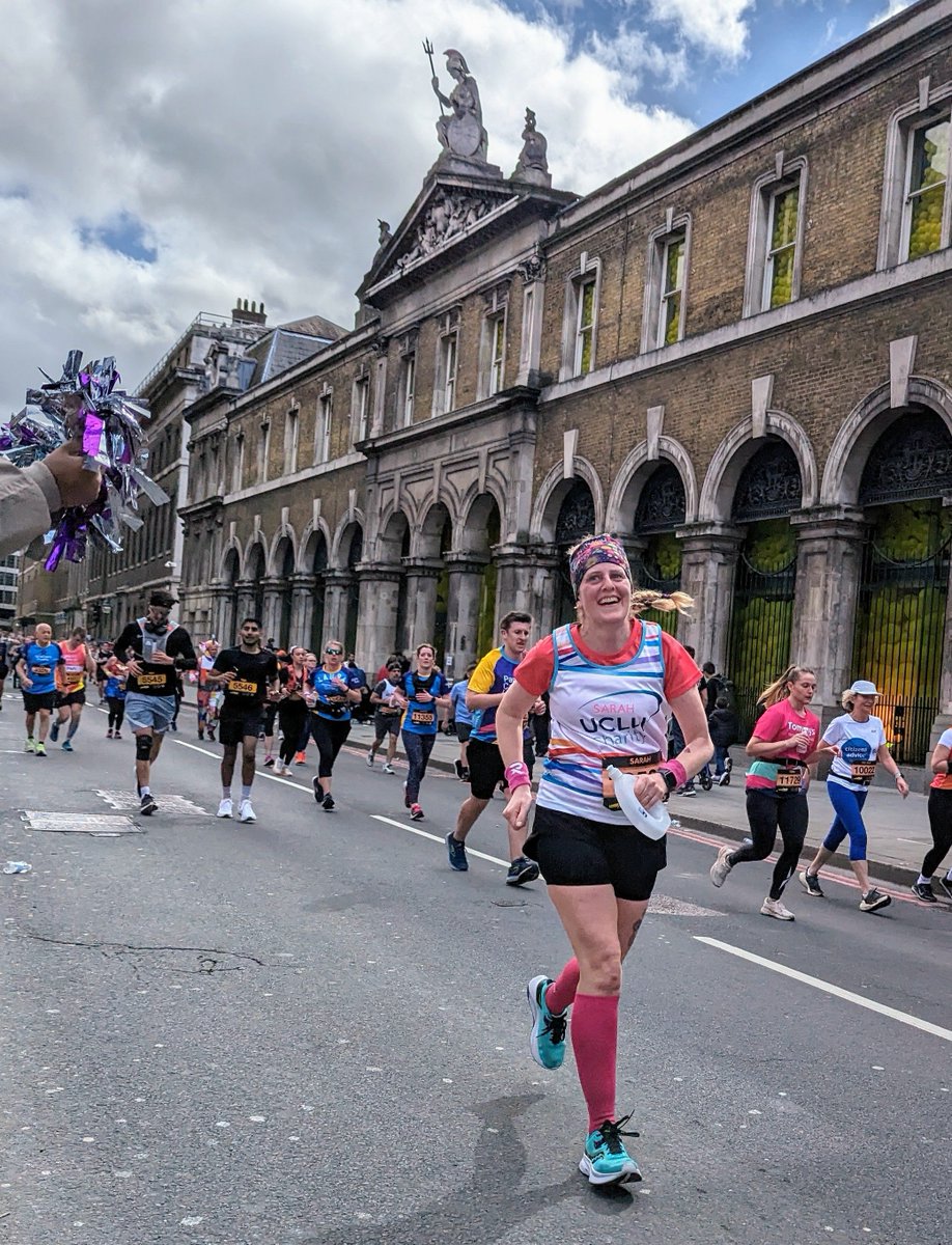 🏃‍♀️ Running miles while sharing smiles 😊 We’ve just seen our fabulous runner Sarah passing by. You’re doing amazingly well! Massive well done to you all @LLHalf #Marathon. 👏 You can still support her JustGiving page here: justgiving.com/fundraising/Sa…