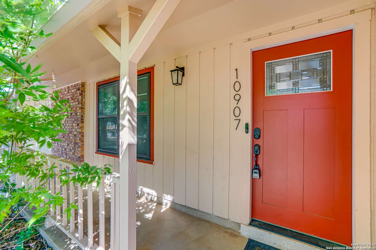 TheGrellTeam's tweet image. 🏡 Dreamland Oaks gem! 4BR/3BA, 1720sqft. One-story, pre-owned beauty on 8276sqft lot. Mature trees, patio. NEISD schools. Listed by Robert Fedewa, marketed by Celia Grell. 🌳✨ #ForSale #DreamHomehttps://www.thegrellteam.com/d8qydxfy