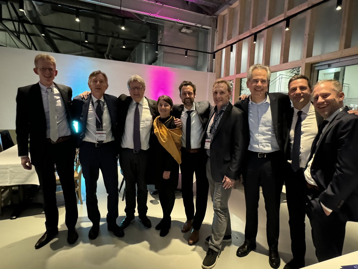 Christoph Maack (@christophmaack) on Twitter photo Very special moments during #DGKJahrestagung being reunited with my long time mentors Michael Böhm and Brian O‘Rourke, but also many friends through the years: Ulrich Laufs, Thomas Eschenhagen, Lucie Carrier, <a href="/StephanSchirme2/">Stephan Schirmer</a> <a href="/floriancustodis/">Florian Custodis</a> and Sven Wassmann. Thank you! Very special moments during #DGKJahrestagung being reunited with my long time mentors Michael Böhm and Brian O‘Rourke, but also many friends through the years: Ulrich Laufs, Thomas Eschenhagen, Lucie Carrier, <a href="/StephanSchirme2/">Stephan Schirmer</a> <a href="/floriancustodis/">Florian Custodis</a> and Sven Wassmann. Thank you!