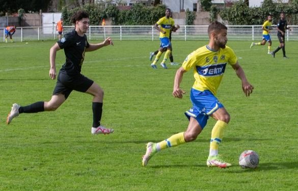 Yanis_Mtzl's tweet photo. 🟡🔵 Une victoire (3 - 1) qui fait du bien contre @IsSelongeyFoot 
#nat3 @FCSM_officiel https://t.co/EgKGHaTs9E