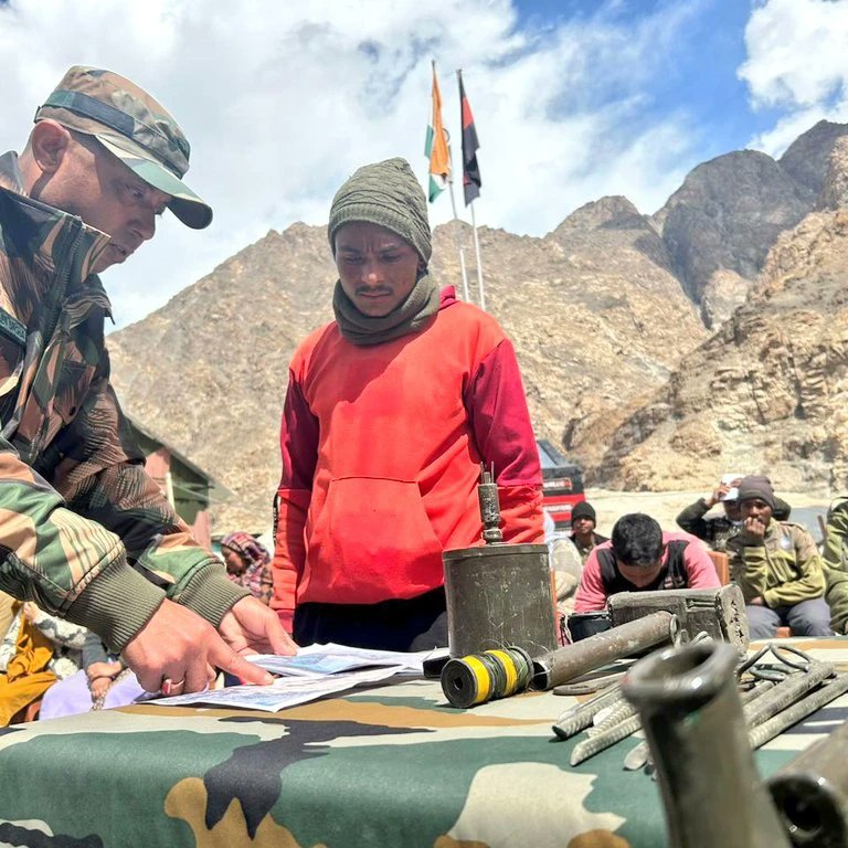 On  International #MineAwarenessday, Forever in Operations Division alongwith community members of border villages of #Ladakh came together to raise and share awareness on landmines & unexploded ordnances, risk education and victim assistance. 
 #VeeroKiBhoomi #ProgressingJk
