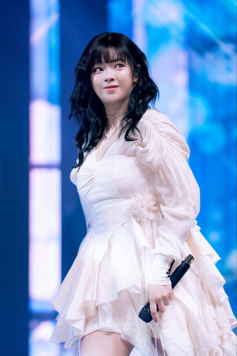 jeongyeon blue dress Twice Jeongyeon Fashion