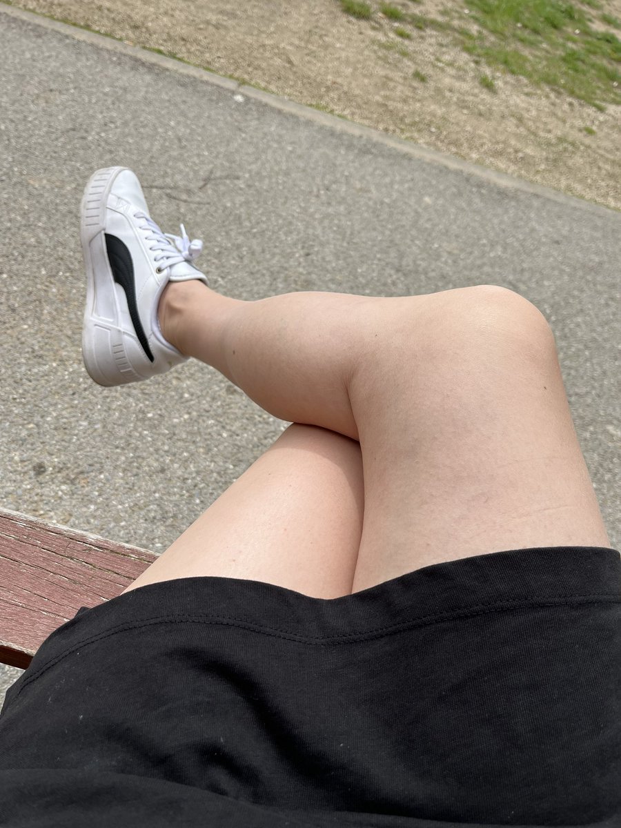 Auf die Knie und abdrücken.
#findom #goddess #loser #zahlschwein #paypig #cashcow #feet #feetworkship