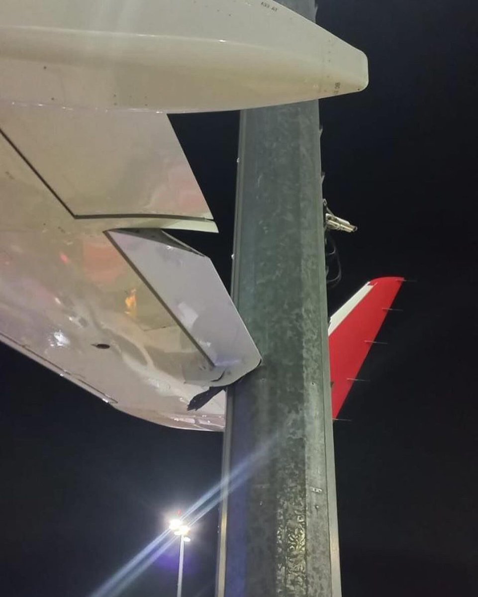 A brand new #AustrianAirlines #airbus  #a320neo  (registration OE-LZQ) has sustained severe damage after reportedly colliding with stationary structures at #Vienna International Airport. It's unclear what caused the incident at this time and if there were injuries

📷@ aeromanu