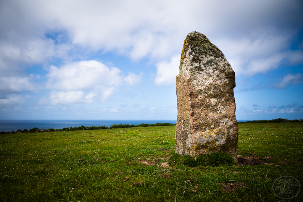 Porthmeor standing stone, in a field next to the B3306, #Penwith coast road #AncientPenwith #Kernow #Cornwall #lovecornwall #explorecornwall #GreatBritain #StandingStoneSunday #ancient #ancienthistory #History #PHOTOS #photooftheday #PhotographyIsArt #PhotoMode #photo #Old