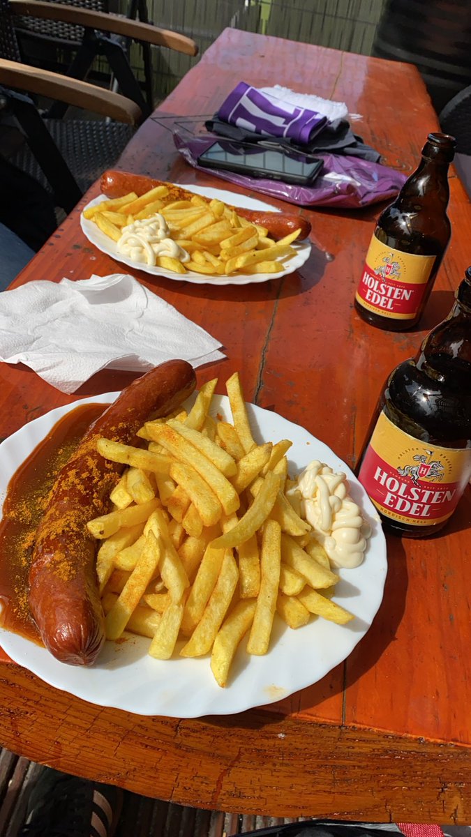 Die beste Currywurst-Pommes in ganz Hamburg!