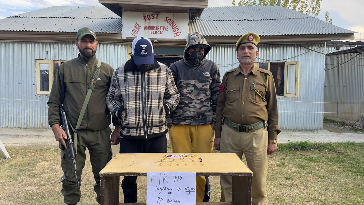 *Budgam Police solves theft case and recovers stolen golden items worth lakhs. 2 Accused arrested*. @JmuKmrPolice @KashmirPolice @DIGCKRSGR