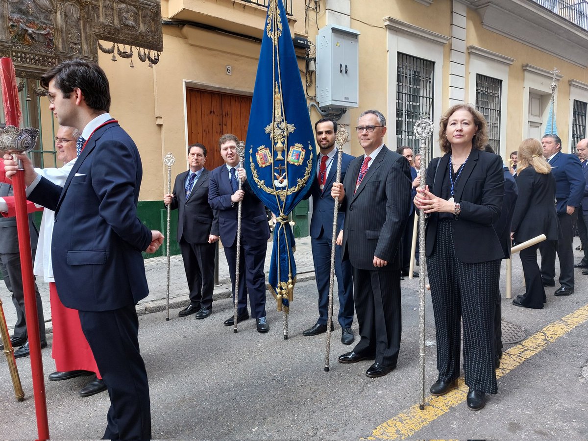 Esta mañana, una representación de nuestra Hermandad ha participado en la Procesión de Impedidos de @sacramental1511.