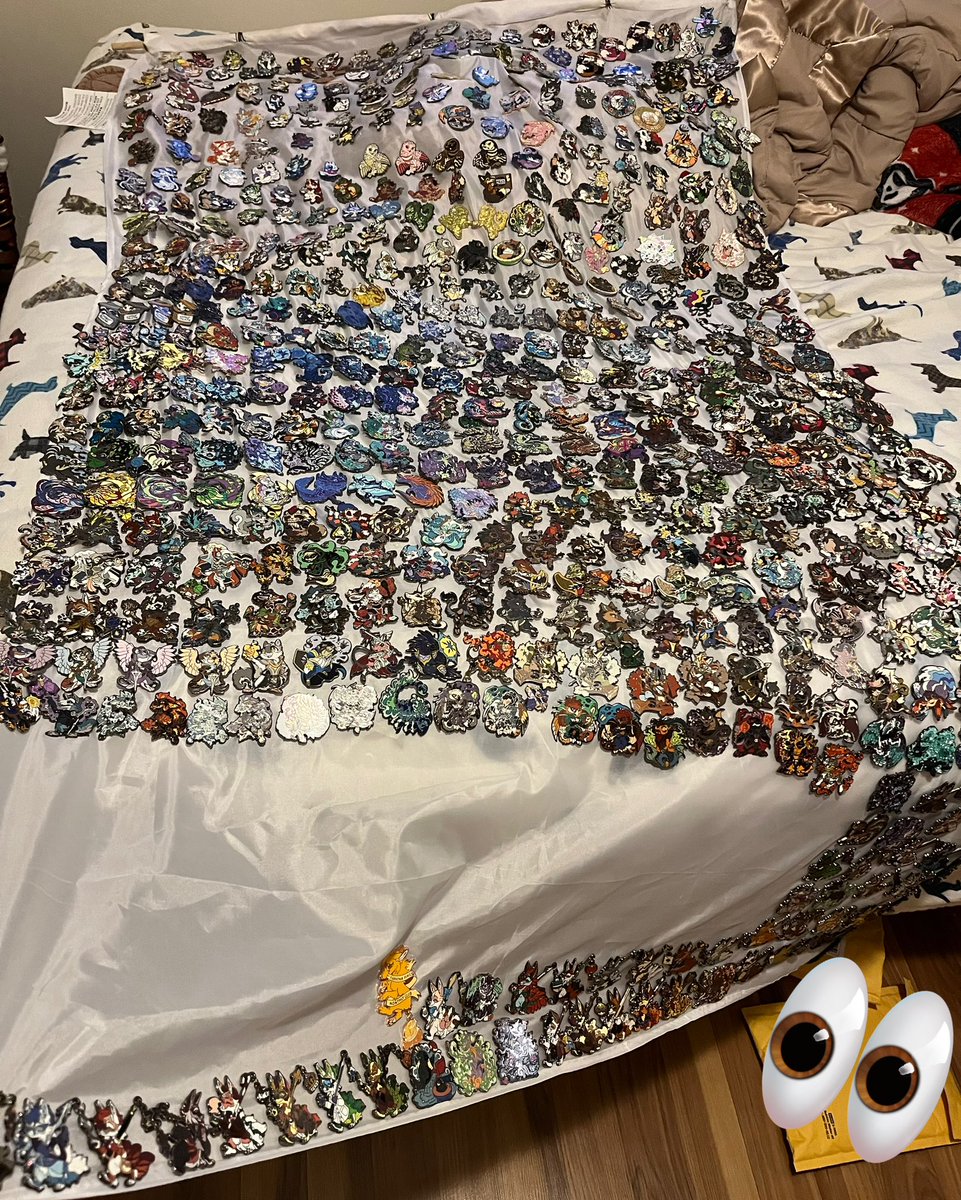 Pin collectors, how do you store your massive collection? 
I’ve have had mine on a 5 x 3 flag for the little over 4 years I’ve collected and need something new as it’s to heavy and unstable 
#fursonapins #furrypins #furrycommunity