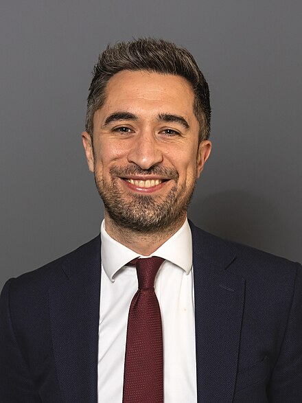 25.
Daniel Egan #Labour  MP - As one of the new ones a tad unfair to criticise him as he has just joined - so is walking in to the immigration and visa changes
Partner - married to Israeli-born Yossi Felberbaum.
#ToriesOut640 #Sunackered
Sign and share 
petition.parliament.uk/petitions/6526…