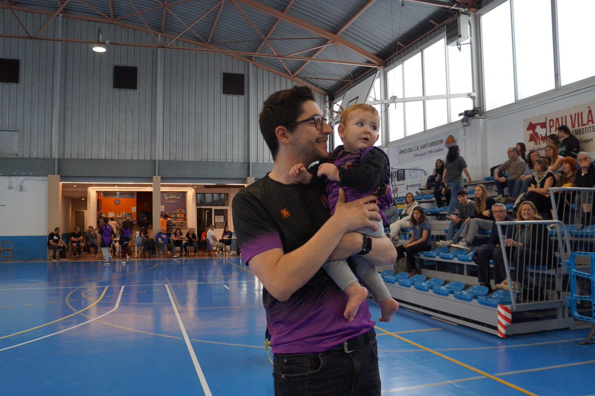 cbsantgregori's tweet image. De la família lila i negre des de ben petits!😍

Som-hi!💜🖤

#CBSantGregori #bàsquet #caliu #valldellemena #invertirenelterritori #invertirenelpresent #cbsantgregorivalldellemena #invertirenelpresentpergarantirunfuturbrillant #somlilainegre