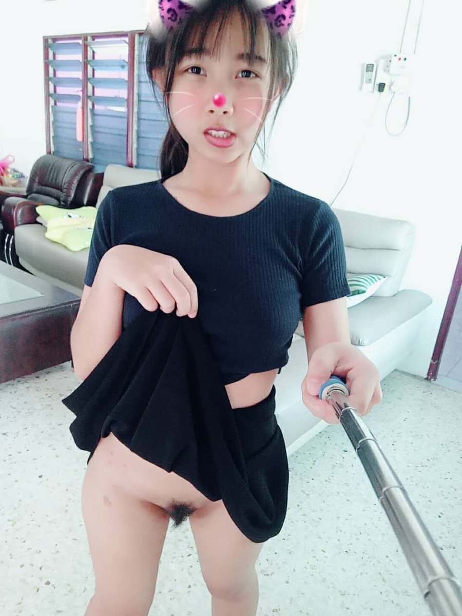 按讚 分享 留言 再截圖私信我這個母狗
之後還會有其他驚喜喔！