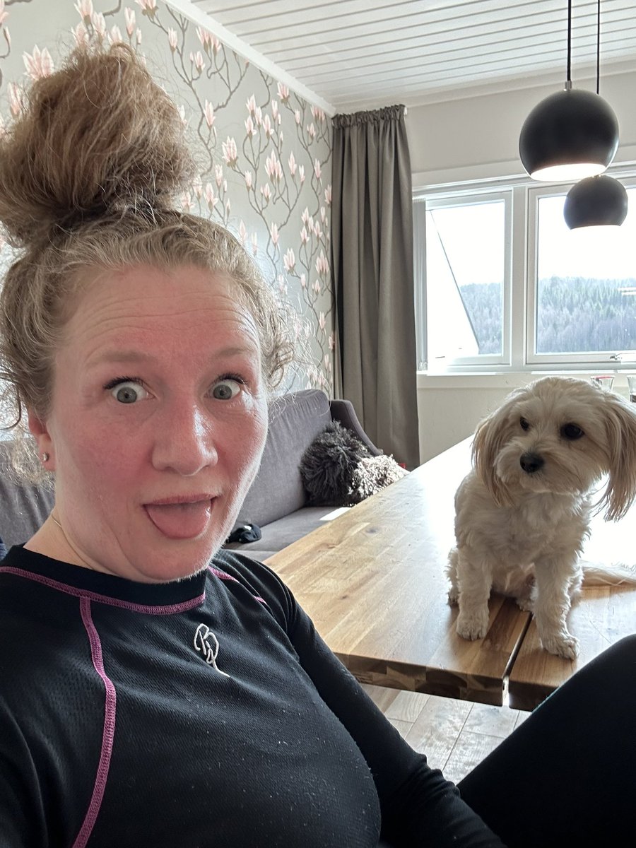 Ble litt tøff yogaøkt i dag. Neida - bare en anledning til uhemmet selvskryt. Årets første langtur med 11 km 💪🏻🏃🏼‍♀️‍➡️ Hun(d) var ikke med 🐶