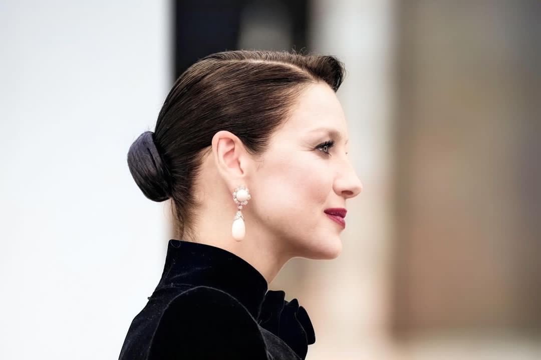 #caitríonabalfe Caitríona Balfe, flawless in profile on the 2022 BAFTA red carpet. She was nominated that year for best supporting actress for her role as ‘Ma’ in Belfast. 📸 edit by @H_Zak
