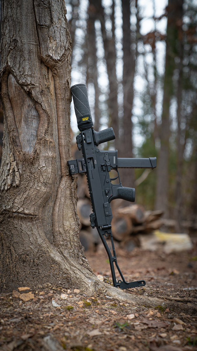 SN_ChrisBrooks's tweet image. Swapped out the pistol grip to a shorter version and dropping an Aimpoint ACRO2 with B&amp;amp;T riser on it.
#suppressednation #ghm9 #btusa #suppressed #btghm9