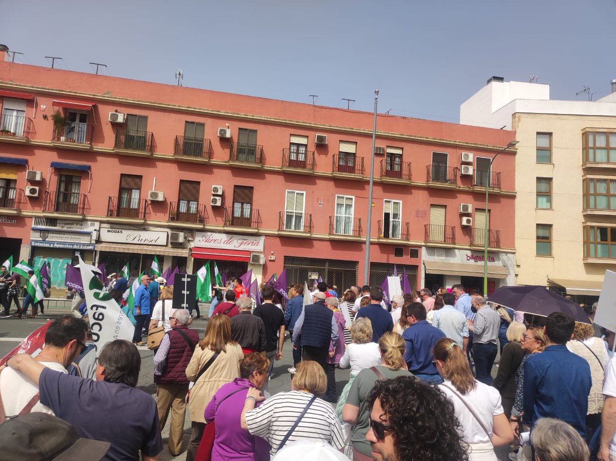 Las calles de Sevilla se llenan en defensa de la #SanidadPublica @portusanidad