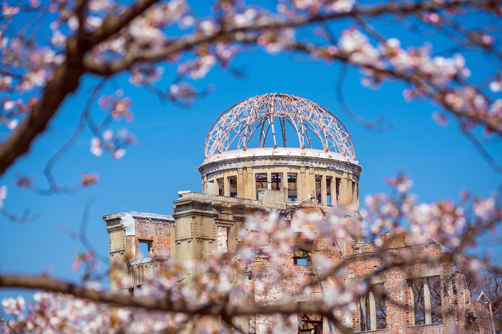 It's cherry blossom season in Japan 🇯🇵. Join us for a fabulously floral #sundaydrive to Hiroshima at detour-roadtrips.com/home/detour-14…

📷️Shutterstock / Neil Daftary