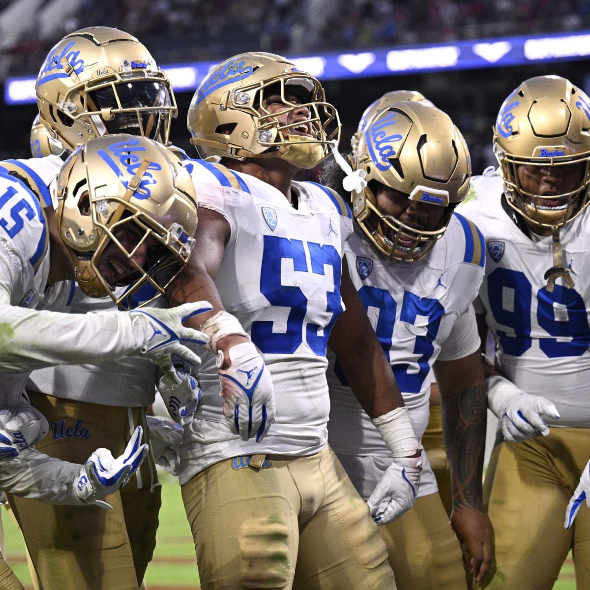 After a great day in Westwood, I’m humbly blessed and grateful to have been offered by the University of California, Los Angeles! Thank you @MalloeMalloe & @CoachWhiteEra for this great opportunity. #4sUp @OLuFootball @adamgorney @ChadSimmons_ @GregBiggins @LemmingReport