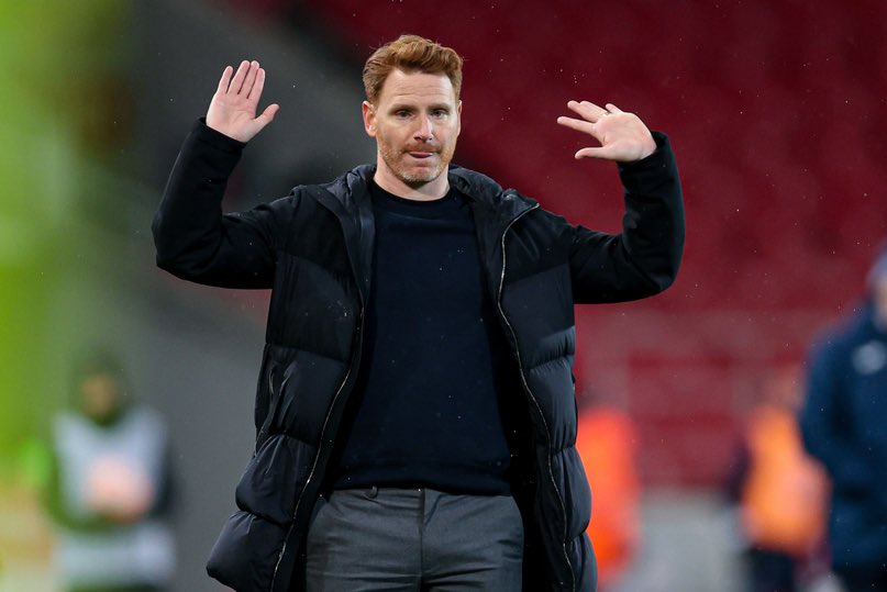 dm_medvedev's tweet image. Абаскаль, петух ты сраный. Заколебал всех уже до смерти. Пол-сезона играть в говно какое-то. Дебила кусок, убирайся уже из команды #Спартак #фксм #оукб