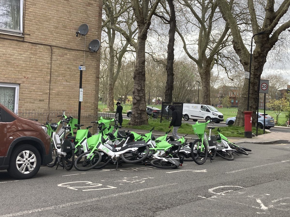 lime bikes newly upgraded bikes demonstrating their superior stability in a breeze in Hackney today <a href="/_LimeAID/">LimeAID</a>