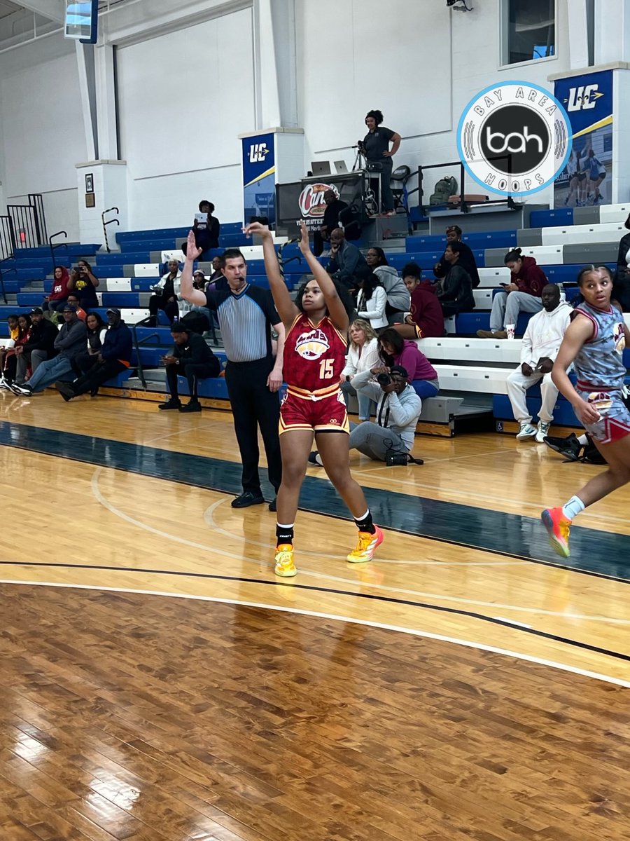 Got a chance to watch ⁦@MyMyBuckets⁩ play at the ⁦@WhosNXTaa⁩ in Cleveland and she represented the chi and yes she hit the 3 ⁦@BayAreaHoopsfl⁩ ⁦@make5media⁩ ⁦@BAHoopsKentucky⁩ #Chitownbuilt