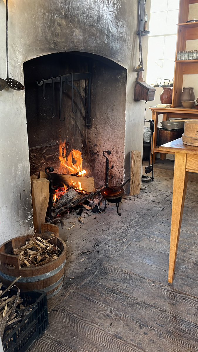 DaraneeNews's tweet photo. The hearth is lit! @j603w @Ben_Worsley https://t.co/Lv98R8EhOF
