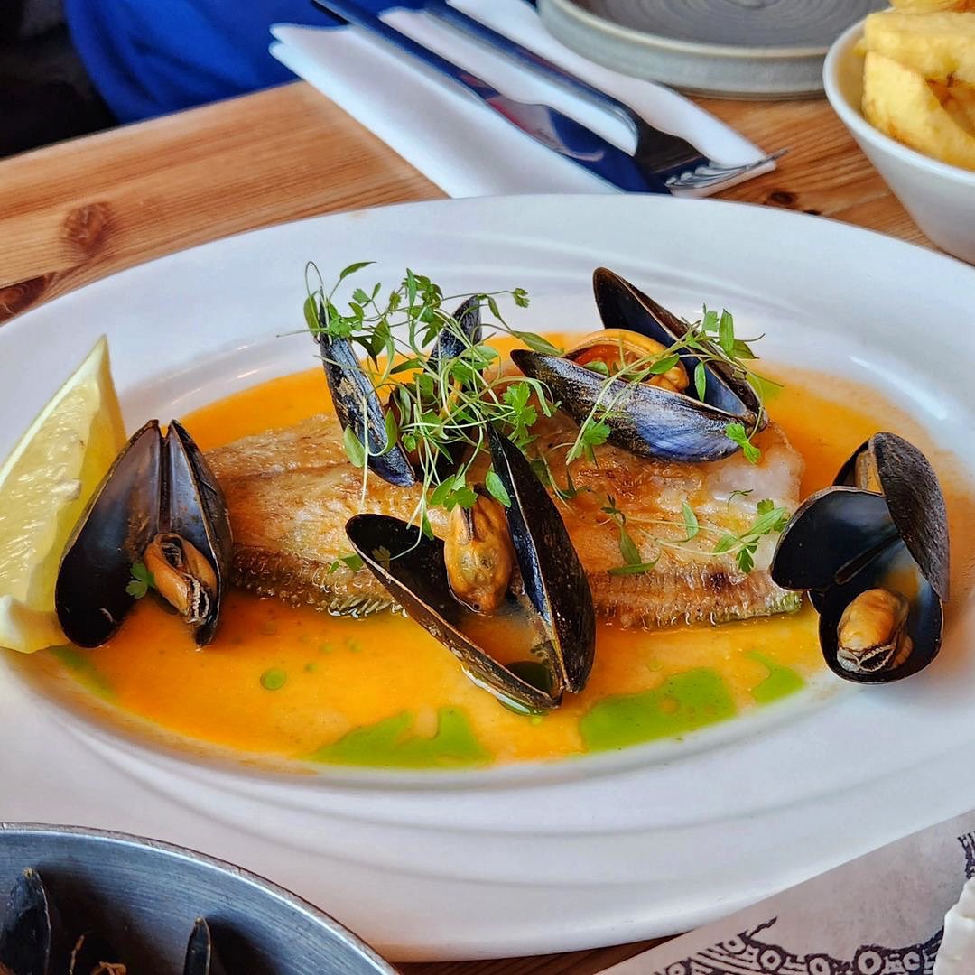 Lunch in Bath, Scallop Shell style 🦐 Big thanks to everyone who’s come to see us this week! It’s always a little busier during the holidays, so we’d recommend booking ahead ✨ 📷: cayden0108 #springinbath #visitbath #thescallopshell