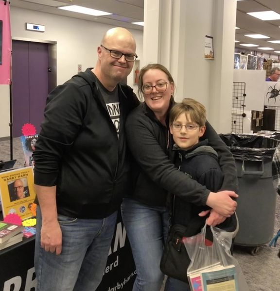 DarbyHarn's tweet photo. What a day at #rodcon! ๐ฎ๐
Yesterday was my best show ever (I keep saying that!) and Iโm never not surprised when someone buys a book. A lot of you bought books yesterday like Paul who bought the entire Eververse series.
Thank you everyone for the love and support. โค๏ธ https://t.co/L97c6ijN8S