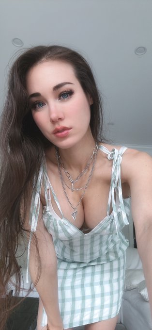 Watch JenfoxxUwU's leaked NSFW photo on TwXstars