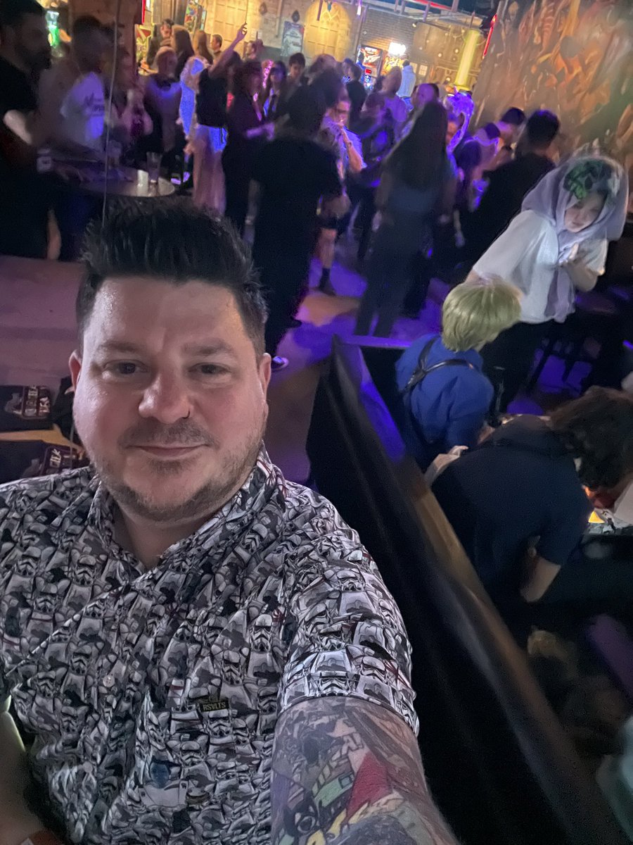 Level Up Leroy / The comic con DJ tweet media