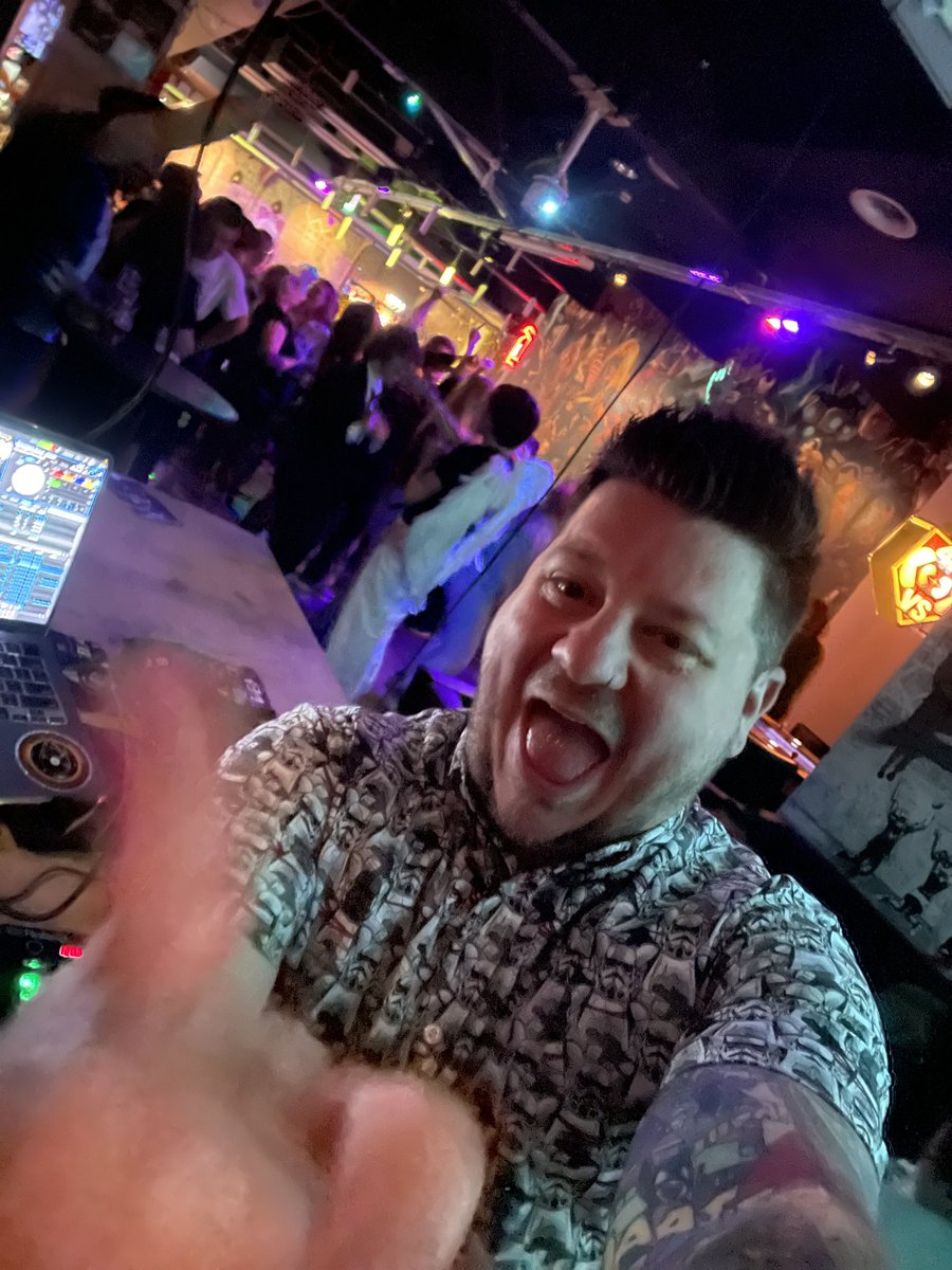 Level Up Leroy / The comic con DJ tweet media