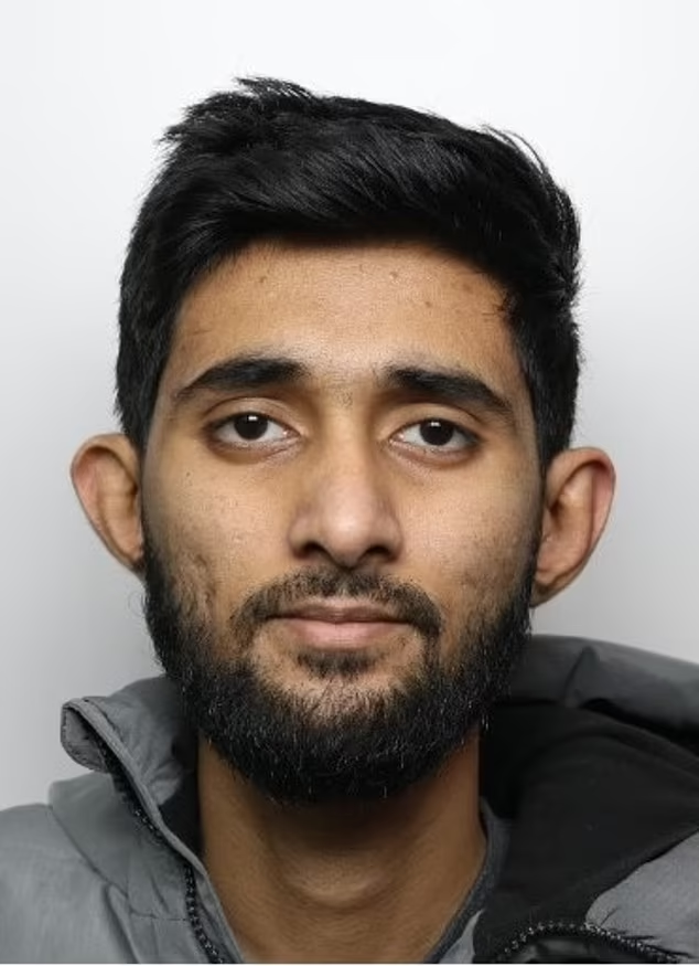 daveatherton's tweet photo. 🚨Breaking News🚨

A woman, 27, who was pushing her son in a buggy in Bradford, was fatally stabbed 5 times. 

Police have released CCTV footage &amp; a photo of Habibur Masum, 25, from the Oldham area, who they wish to interview. 

https://t.co/CAw0oqR3YT https://t.co/i7JWxodux7