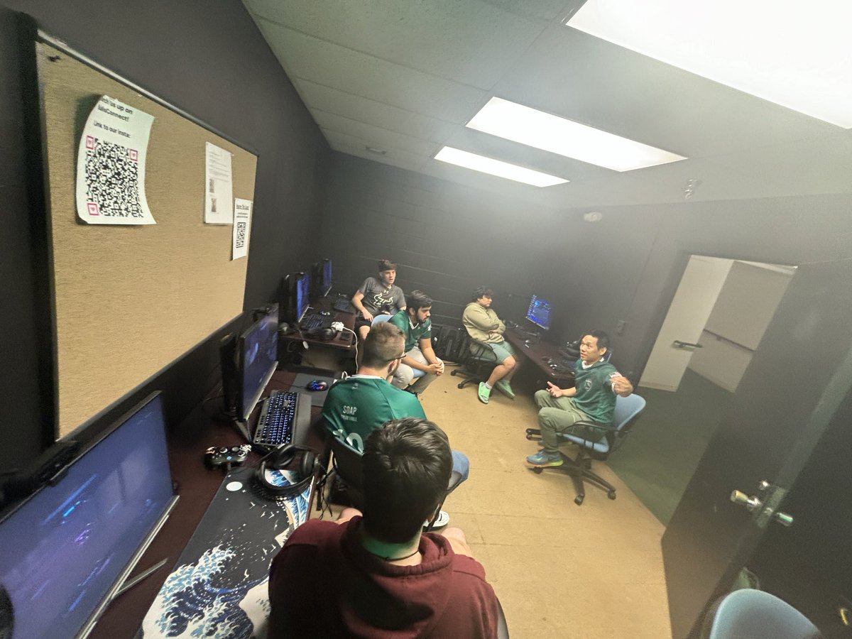 Team prepping for Round One of College Halo’s Division 1 playoffs!!!

Make sure to watch at twitch.tv/haloclubatusf and also watch at <a href="/LVTHalo/">LVT Halo</a> twitch channel for the rest of the matches!!
