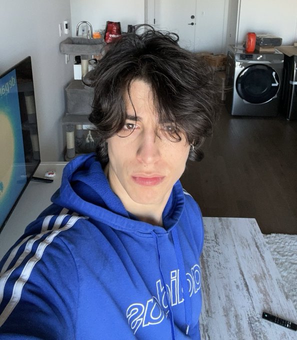 Can i fill your throat respectfully? 😅 https://t.co/WMZAn2uu7o