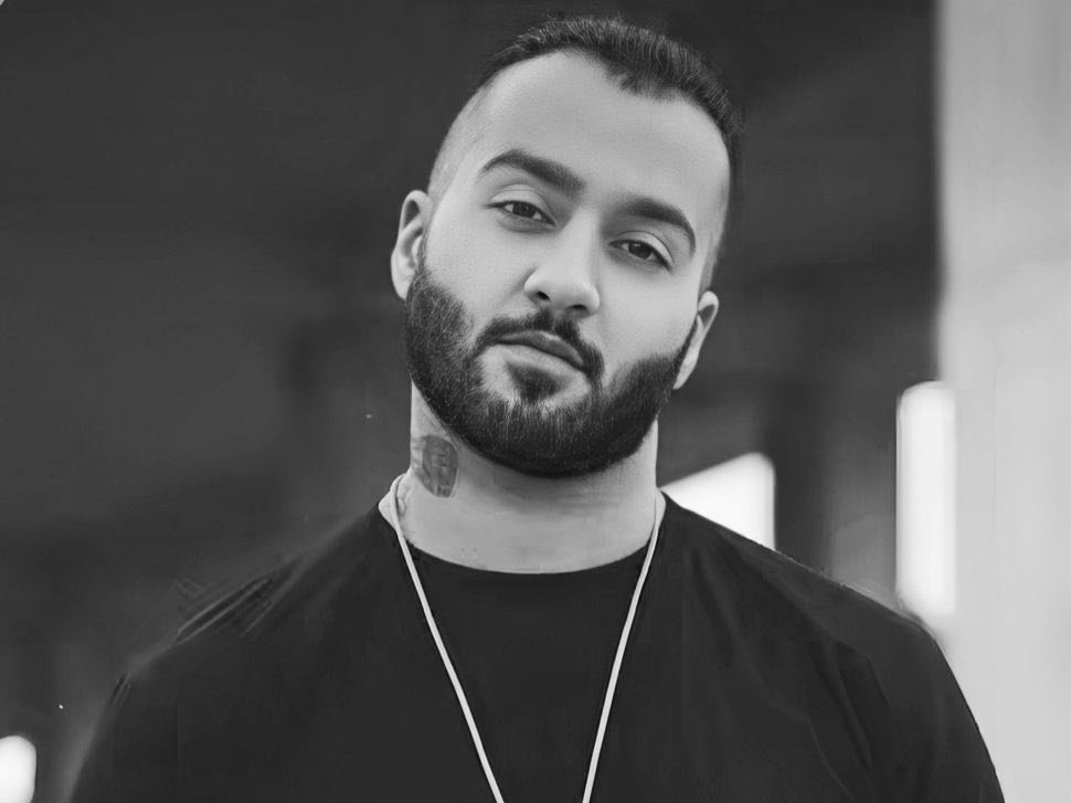 از #توماج_صالحی بگیم.۳۰ فروردین بیدادگاه توماج با ۱۰ اتهام سنگین(تماما کذب)، برگزار میشه.بیش از هرزمانی صداش باشیم.
از #وحید_اصغری بگیم.این دانش آموز ۱۷ساله ساکن شهر سهند، با گذشت بیش از ۱ماه از زمان بازداشت،کماکان در بلاتکلیفی‌ست.
#سامان_یاسین‌