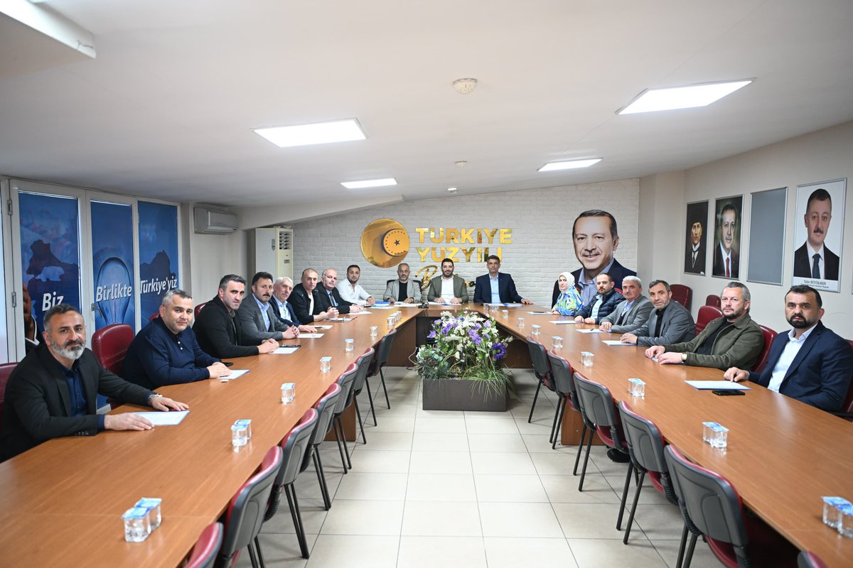 AK Parti İlçe Başkanlığımızın Grup Toplantısını icra ettik. Alınan kararların ilçemiz adına hayırlara vesile olmasını temenni ediyorum.