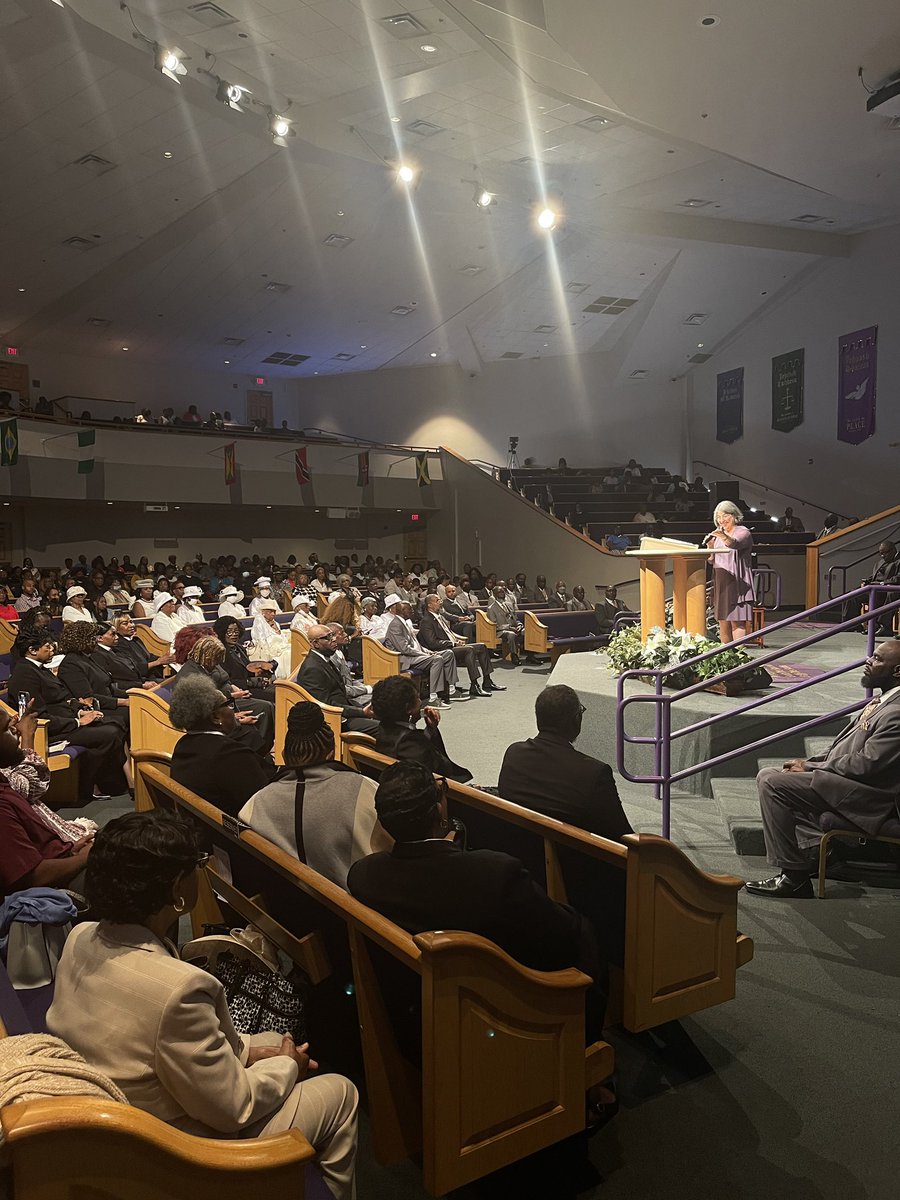 Thank you to Pastor Victor T. Curry & the @newbirthbcmiami for the invitation to worship together! I am always inspired by the deep love & community in this congregation. It was an honor to be a part of this day, sharing a message of hope & overcoming obstacles through faith.