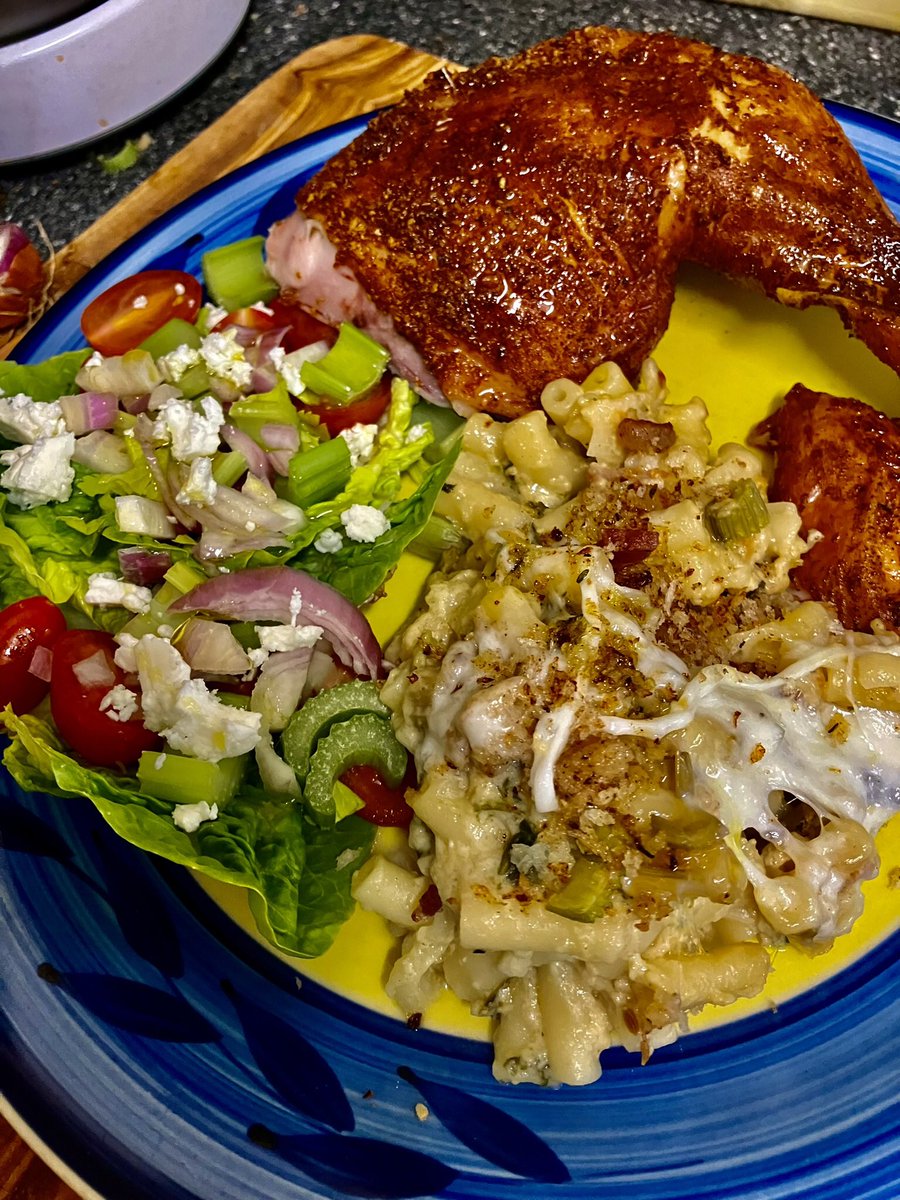 Winner, winner, chicken dinner on the bbq. Spatchcock chicken with @oscarnollies fiery hot rub, bbq mac’n’cheese and a little salad. #OscarNOllies #spatchcockchicken #bbq