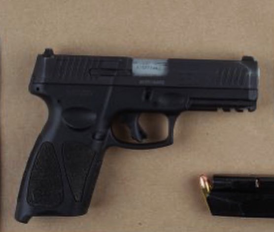 Traffic Stop Leads to Firearm Seizure @PeelPolice 11 Division Community Intervention and Response Team (CIRT) located a loaded firearm and laid numerous #firearm-related charges after conducting a traffic stop in #Mississauga. peelpolice.ca/Modules/News/S…