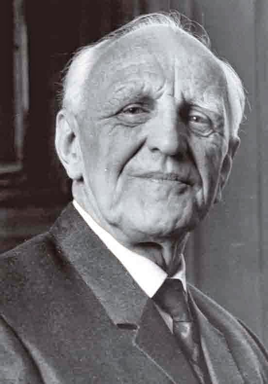 Happy Birthday Donald Winnicott!🎉

"The natural thing is playing … playing  facilitates growth and therefore health ... psychoanalysis has been developed as a highly specialized  form of playing in the service of communication."

➡️pep-web.org/browse/documen…