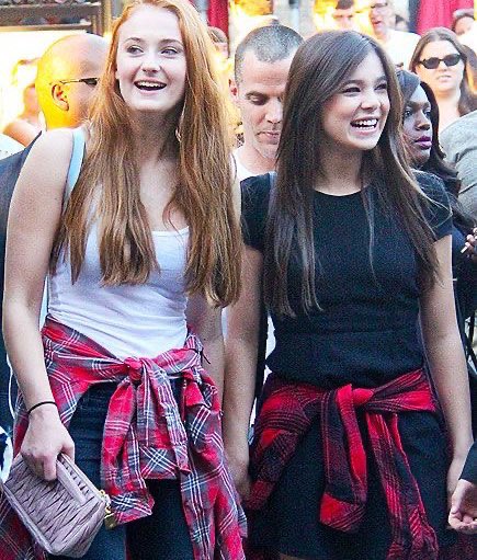 itstime2simp's tweet photo. Hailee Steinfeld confirms to GQ that she dated Sophie Turner for about five months in 2014. 

She says the two are friends now: “She’s family no matter what” https://t.co/lkrJhJmKRt