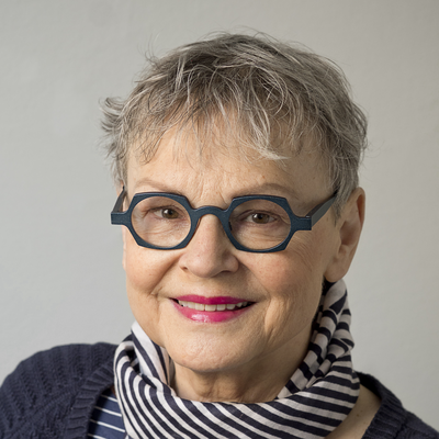 So sad and choked to learn of Barbara Czarniawska's death. She was a one of the greatest scholar in our field, an inspiring, generous, demanding, rigorous, creative intellectual #RIP