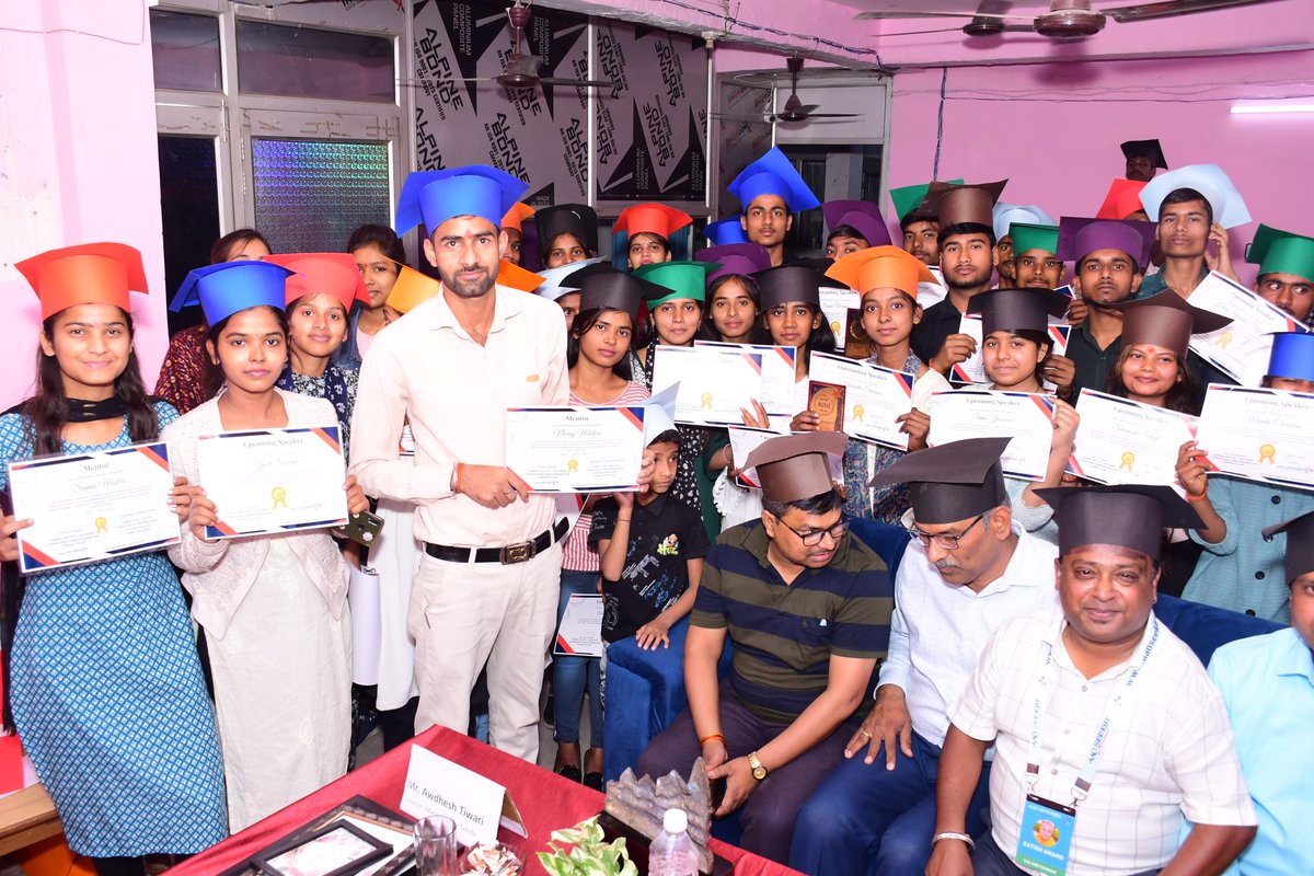 “Embrace the spotlight, ignite your confidence, and let your voice resonate with Honor and Recognition. It’s your time to shine! ✨ Well done students of  Manas Institute Of Information,Technology Gonda, India  #aarambhwithsatishanand #writewithsatishanand #aaoseekhe