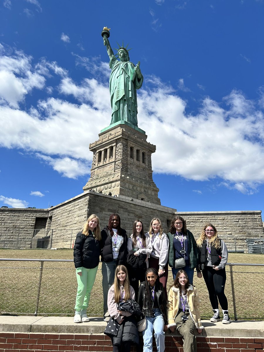 Group photos with Lady Liberty 🗽