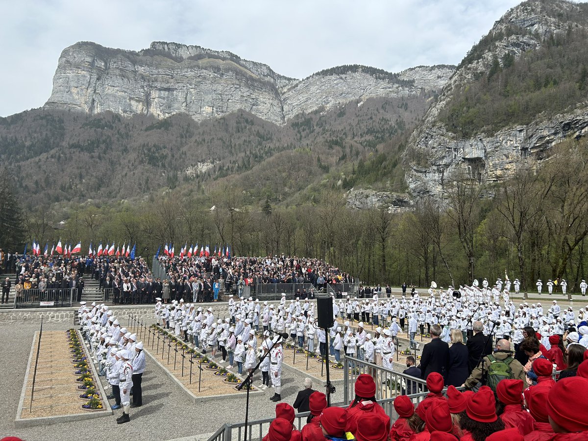 JuaLaura's tweet photo. 07.04.24 • Cérémonie commémorative du 80ème anniversaire des combats des Glières. 🇫🇷 https://t.co/d1Kv01hohU