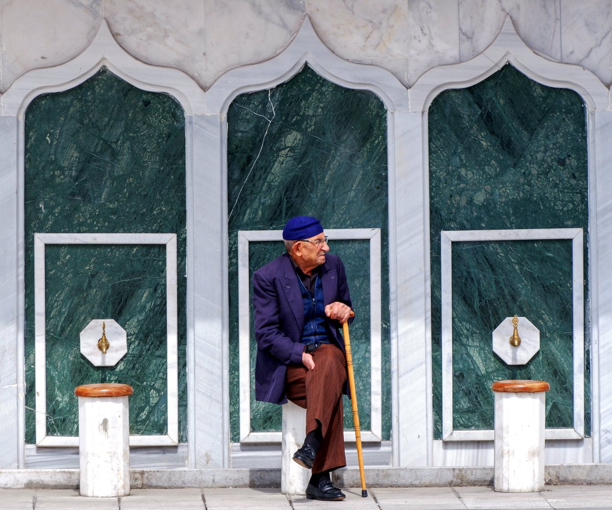 Ömrüm, ne ara bele çabuh gettin… Gürcü Kapı Ali Ağa Cami Avlusu #erzurum