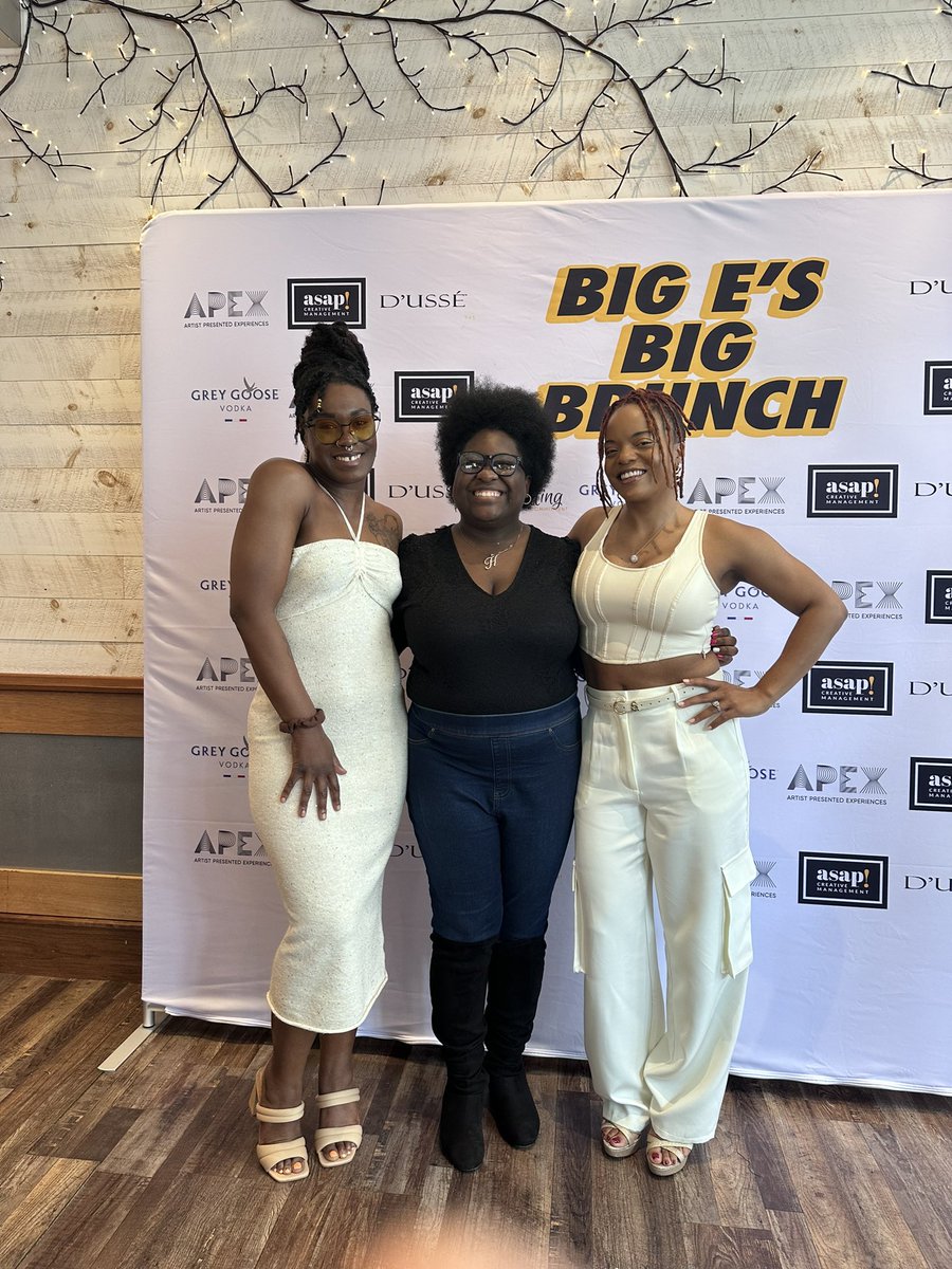 How am I so lucky to be in a picture with these queens? Ahh! @SwoleWorld @TrishAdora202 #BigEsBigBrunch #WrestleMania