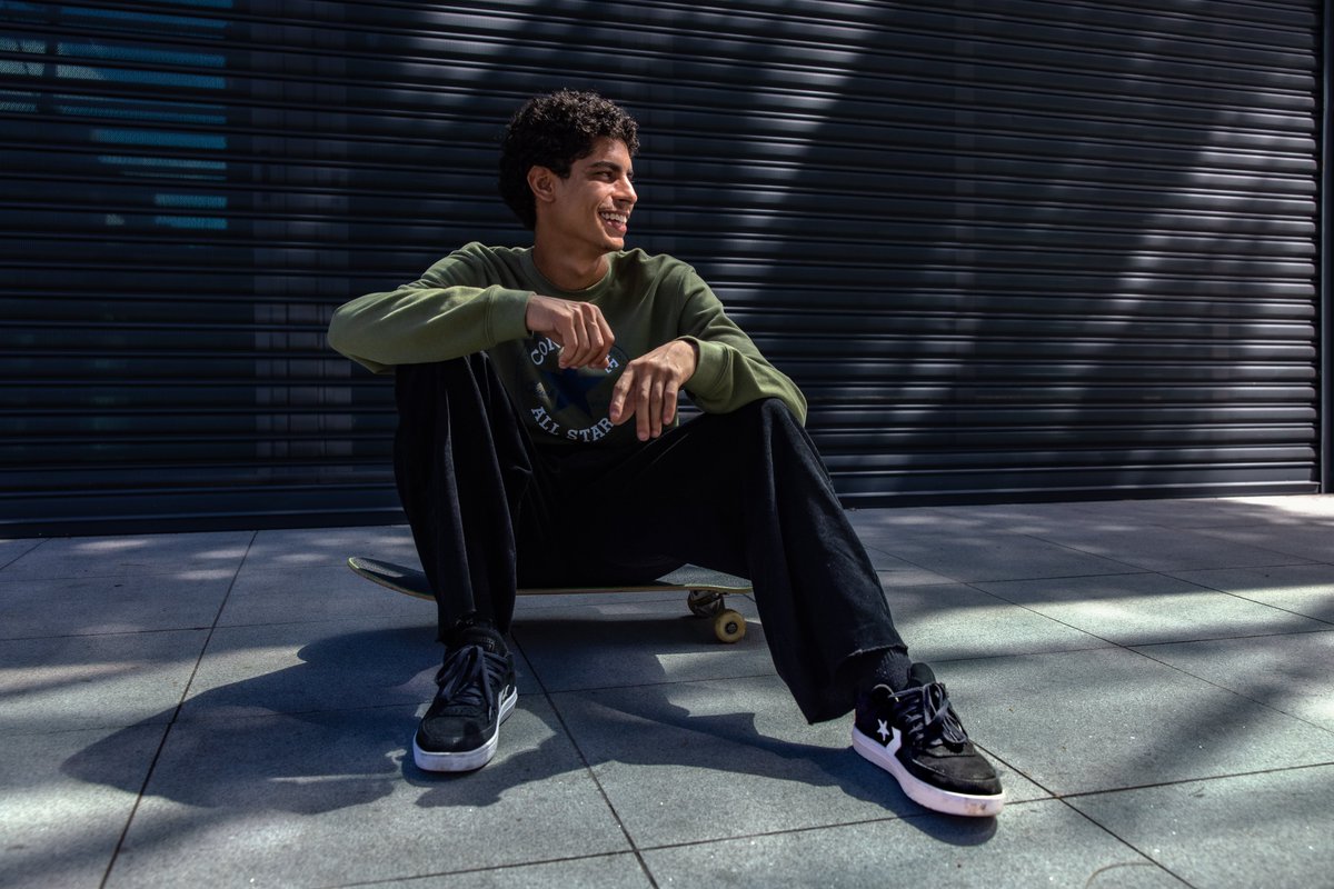 portalrapdab's tweet photo. Com silhuetas pensadas para acompanhar a correria do dia a dia na cidade e performances no skate, Converse enaltece conexão com a arte e cultura em nova campanha ‼️✨
https://t.co/fDEVDlTk3r
#ConverseAllStars #CreateNext https://t.co/CeLOw6cSTS