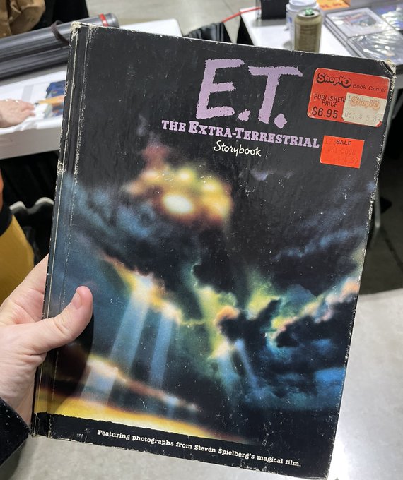 Excellent gift at the convention!  Jack&rsquo;s got another story before bedtime. https://t.co/yen4hIklfg