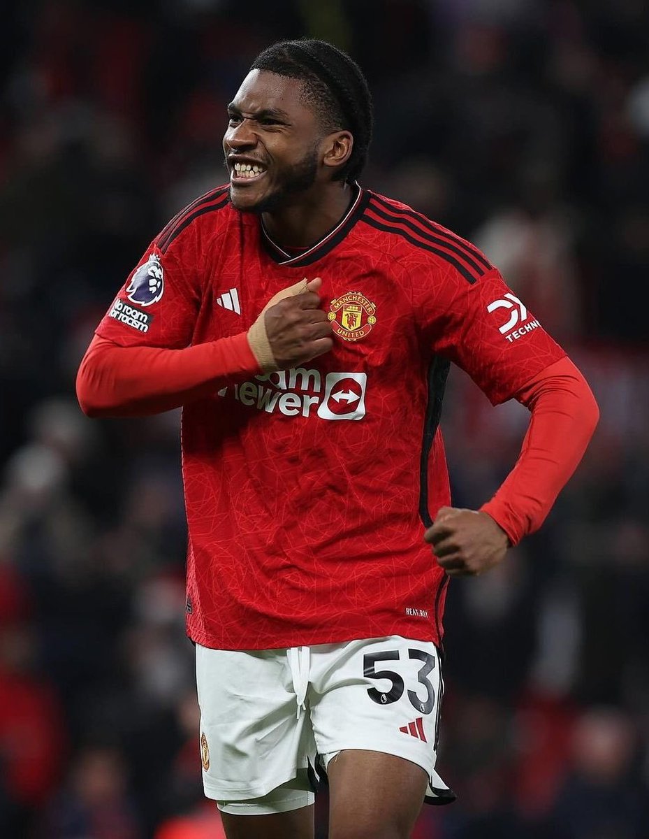 Wait a minute...

100% ground duels won
100% tackles won
29 passes completed
3 clearances
2 interceptions

Take a bow, Kambwala. Insane performance. 🫡❤️